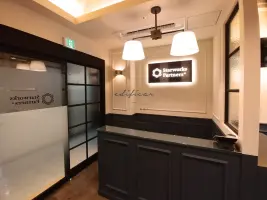 모던 클래식 감성의 프리미엄 오피스 리셉션